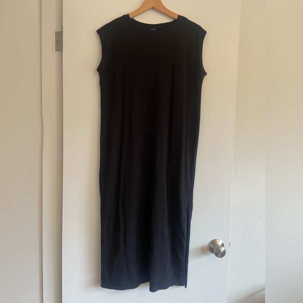 Black Old Navy sleeveless maxi column dress